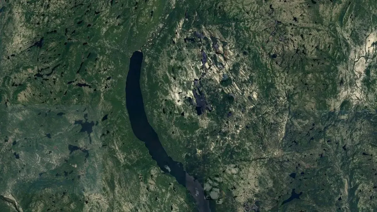 Google Maps satellite view of the Uhackatik impact crater structure around Lake Marsal in Quebec