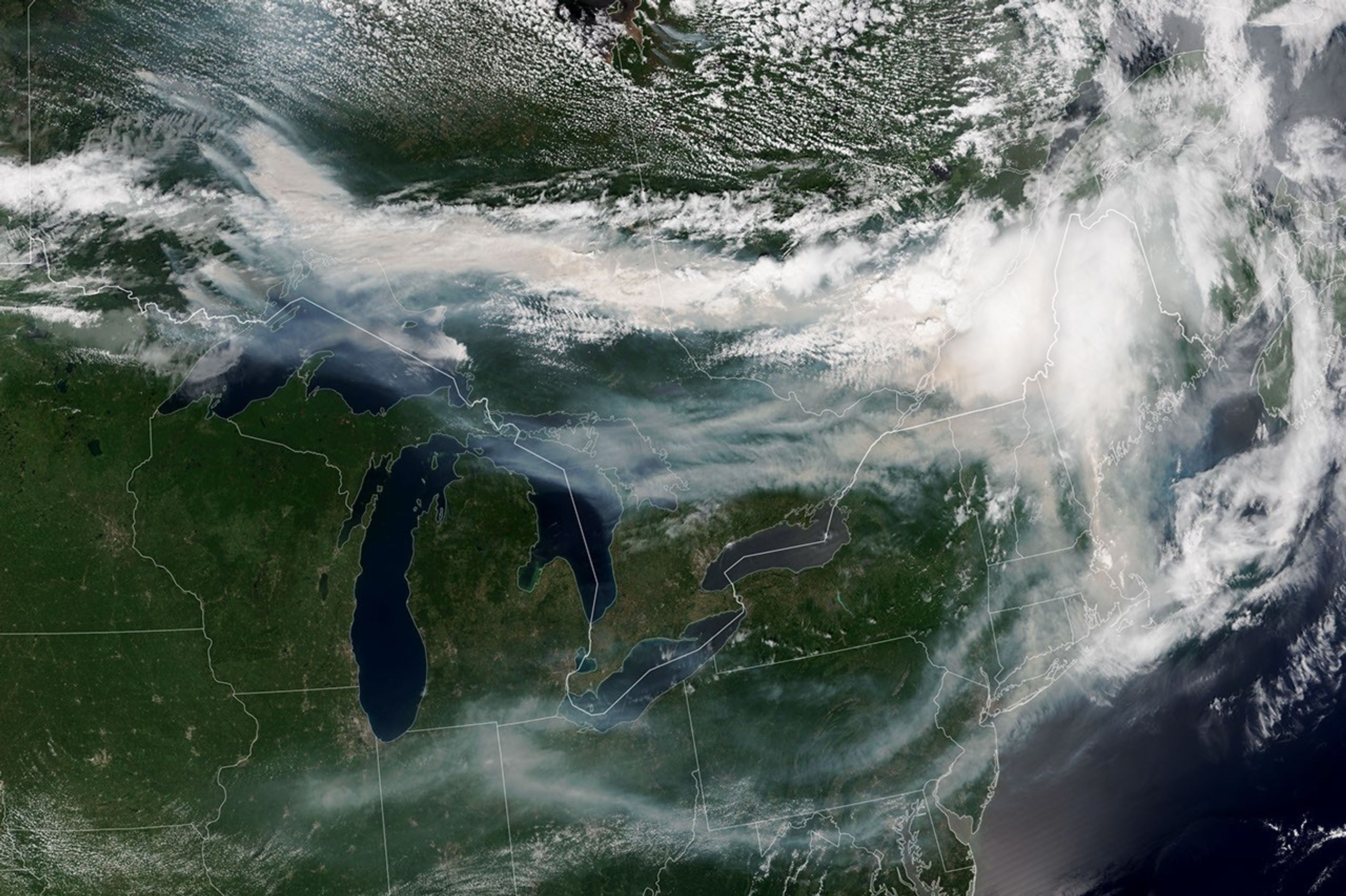 Satellite image of Ontario wildfire smoke drifting across the Great Lakes toward the northeastern United States